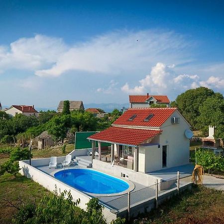 Villa Baras Garden - House With Pool Mirce Екстериор снимка