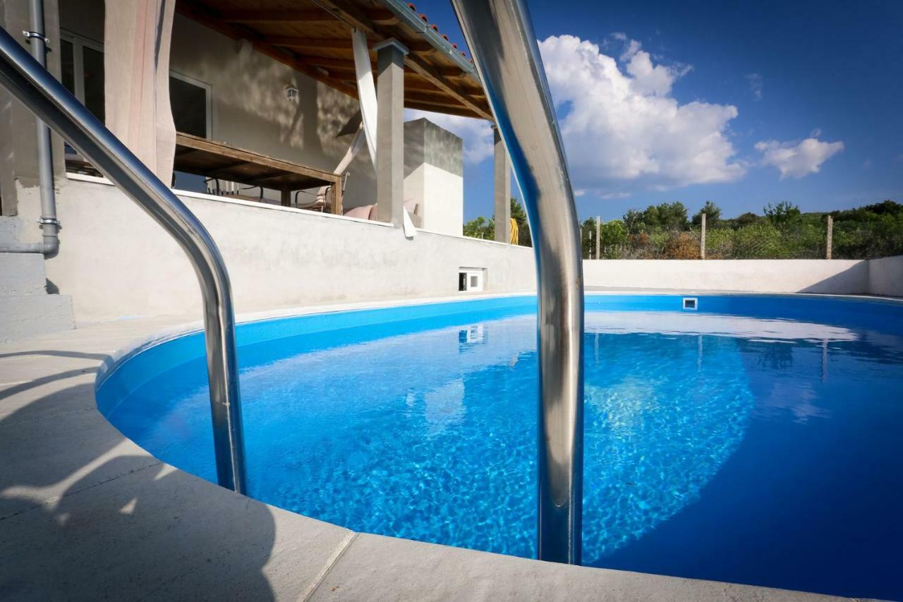 Villa Baras Garden - House With Pool Mirce Екстериор снимка