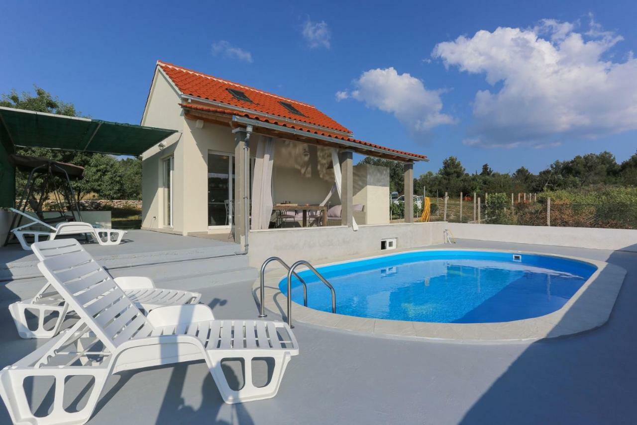 Villa Baras Garden - House With Pool Mirce Екстериор снимка