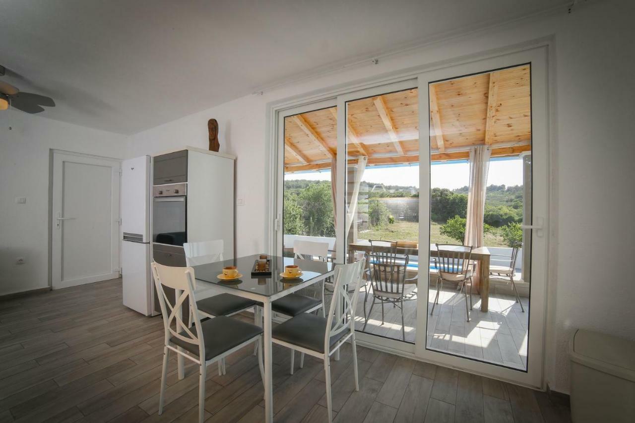 Villa Baras Garden - House With Pool Mirce Екстериор снимка