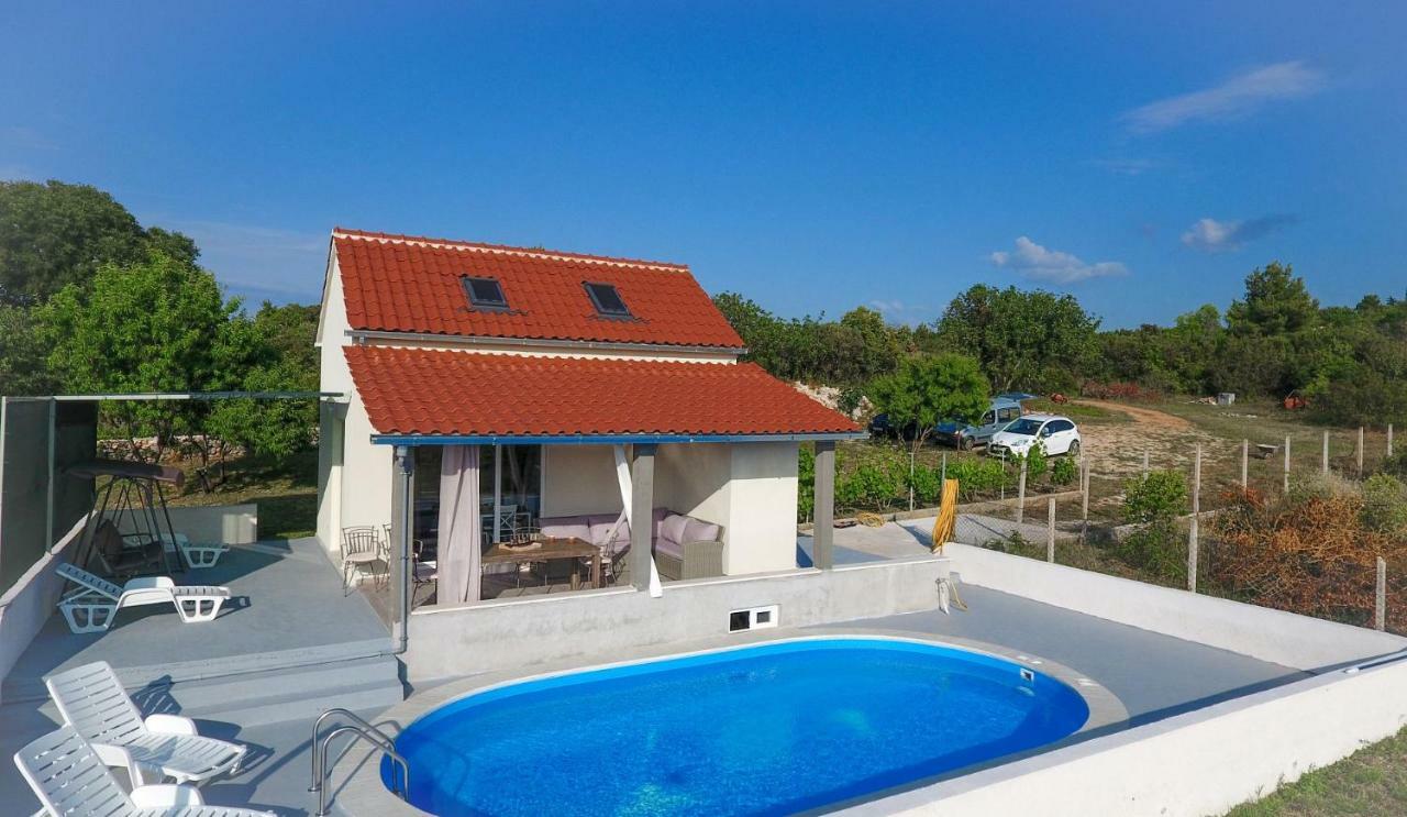 Villa Baras Garden - House With Pool Mirce Екстериор снимка