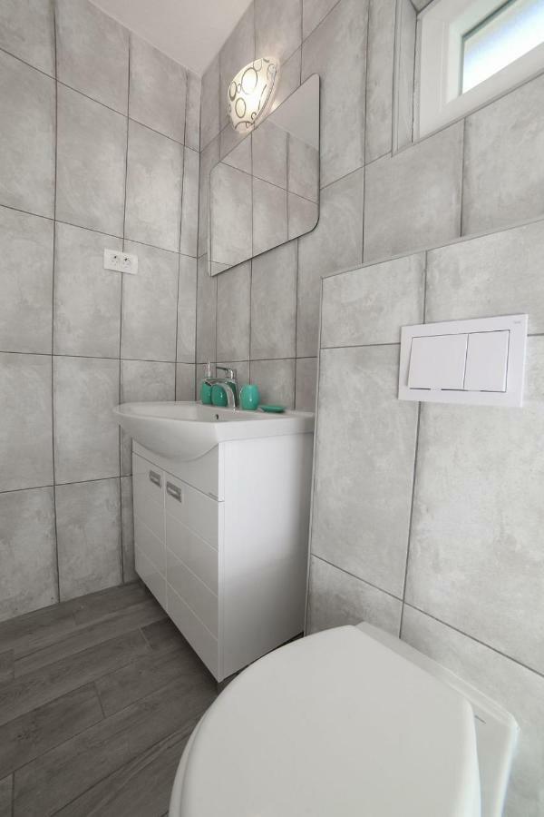 Villa Baras Garden - House With Pool Mirce Екстериор снимка